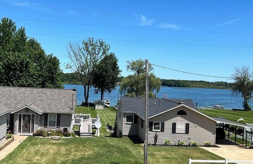 Allegan House | Beautiful Lake Views with Balcony - Elevated Ranch in Allegan