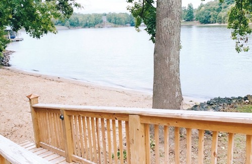 Bowling Green House | Beautiful Lake Wylie: Kayaks, dock, firepit, & beach