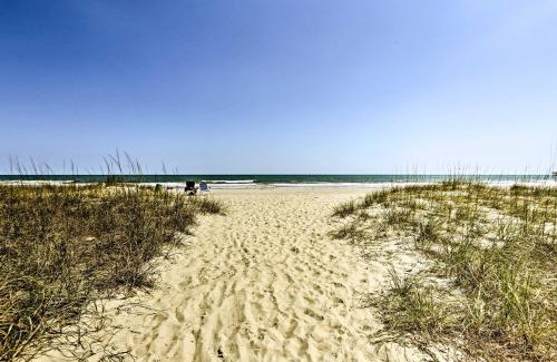 Arcadian Shores Apartment | Beautiful Lakefront Condo Easy Walk to the Beach!