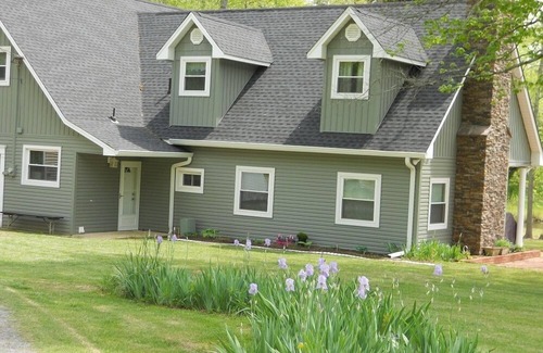 Ten Mile House | Beautiful Lakefront Cabin with Unique Multi-Level Boat Dock Now With WiFi