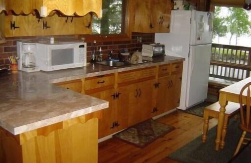 Oxford House | Beautiful Lakefront Cottage on Pristine Thompson Lake
