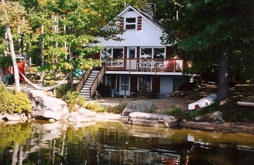 Oxford House | Beautiful Lakefront Cottage on Pristine Thompson Lake