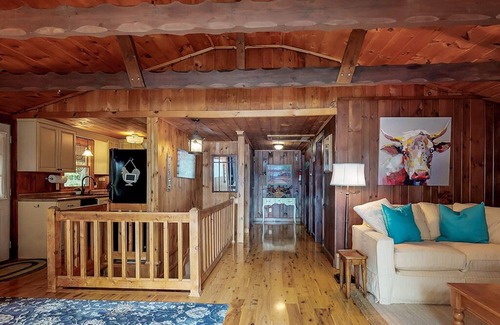 Raymond House | Beautiful Lakefront Escape - Book Your Fall Foliage GetAway!