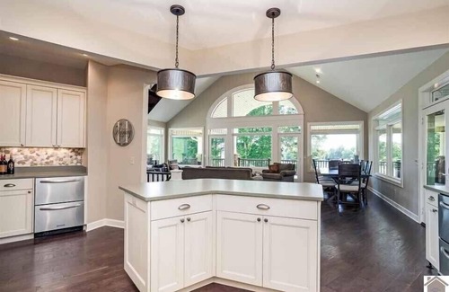 Eddyville House | Beautiful lakefront home away from home.