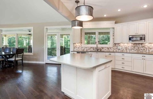 Eddyville House | Beautiful lakefront home away from home.