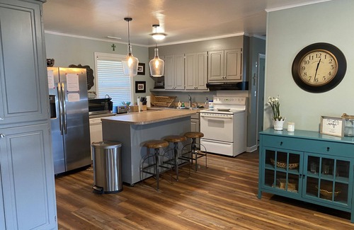 Summerton House | Beautiful Lakefront Home, Sleeps 10, Comfy with Great Porch