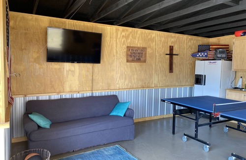 Summerton House | Beautiful Lakefront Home, Sleeps 10, Comfy with Great Porch