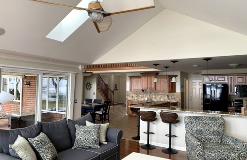 Anchorville House | Beautiful Lakefront Home On Lake St Clair!