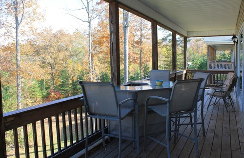 Sloans Valley House | Beautiful Lakefront Home-Walk to Ramp and Pool