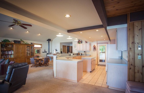 McCall House | Beautiful Lakefront House near North Beach with Private Dock