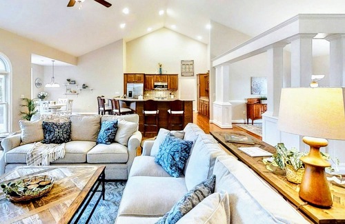 Cats Paw House | Beautiful Lakefront Lake Anna Views, Dock, Firepit