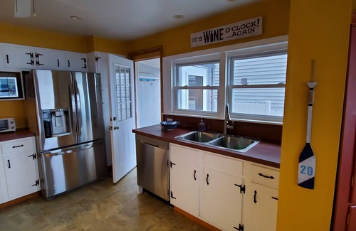 Geneva House | Beautiful lakefront rental with views and new hottub on Seneca Lake wine trail.