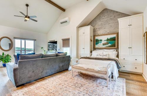 Woodstock Apartment | Beautiful Lakefront Studio Dock, Fire Pit, Kayak