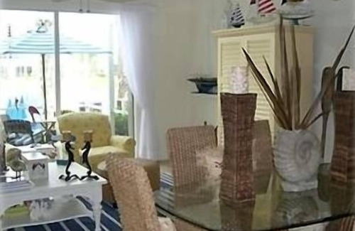 Fort Myers House | Beautiful Lakefront Townhome-Minutes from Sanibel/Ft Myers Bch