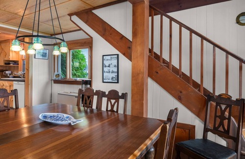 North Ferrisburgh House | Beautiful Lakefront Camp - The Boat House