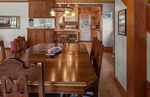 North Ferrisburgh House | Beautiful Lakefront Camp - The Boat House
