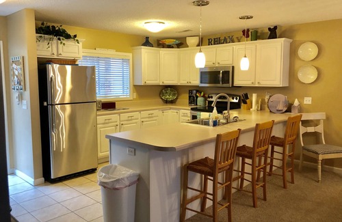 La Follette Condo | Beautiful Lakefront Condo at Deerfield Resort