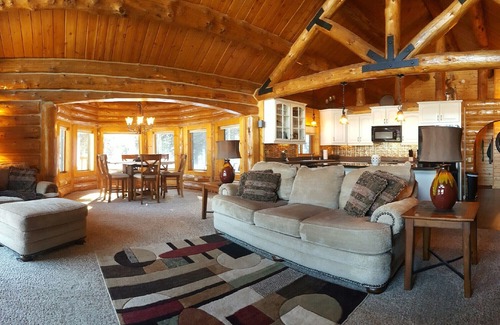 Seeley Lake Cabin | Beautiful Lakefront Cabin on Lake Inez for your summer or winter retreats!