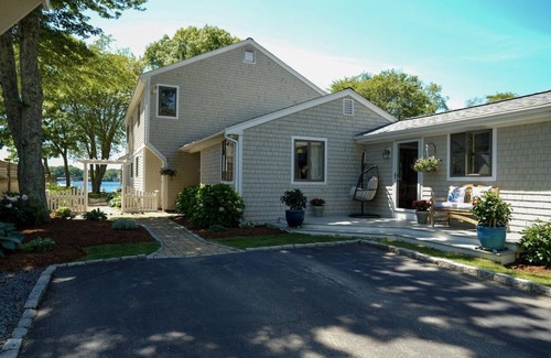 Mashpee House | Beautiful lakefront vacation property in Mashpee
