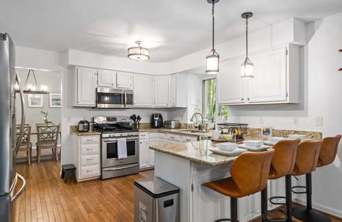 Locust Grove House | Beautiful Lakehouse w/kayaks & Canoes + Hotub Gated Community w/Private Beach