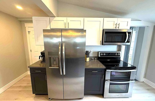 Huron House | Beautiful Lakehouse close to everything!
