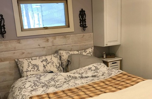 Frontenac Cottage | Beautiful Lakeside Cottage Getaway