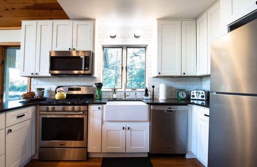 Becket House | Beautiful Lakeside Cabin