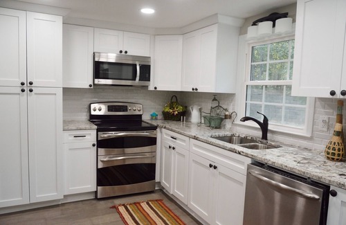 Chattahoochee Hills House | Beautiful Lakeside Cottage (Hidden Cove Farmhouse) 4bedroom 3 bath