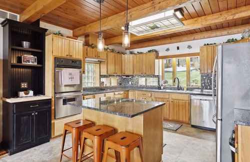 Amery House | Beautiful lakeside retreat on Bear Trap Lake in Amery