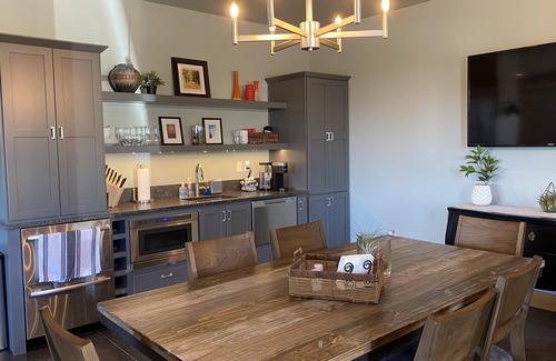 Lakeside Apartment | Beautiful Lakeside Suite overlooking Flathead Lake and Swan Mountain Range