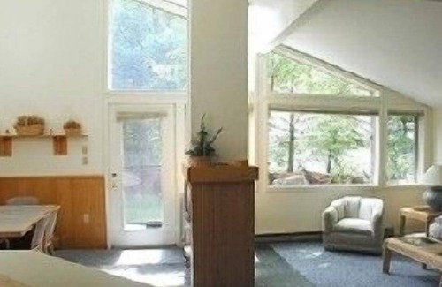 Waterville Valley House | Beautiful Large Townhouse In The Heart of Waterville Valley.