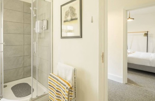Mill Road Apartment | Beautiful Large Apartment in Central Cambridge