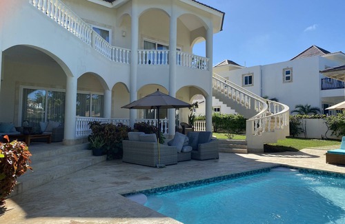 Los Brazos House | Beautiful Large Villa