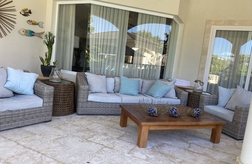 Los Brazos House | Beautiful Large Villa