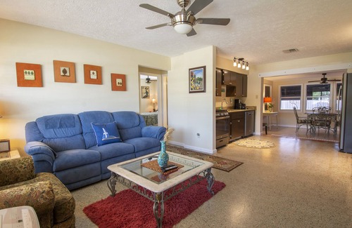 Jensen Beach Cottage | Beautiful little two bedroom cottage in scenic Jensen Beach.