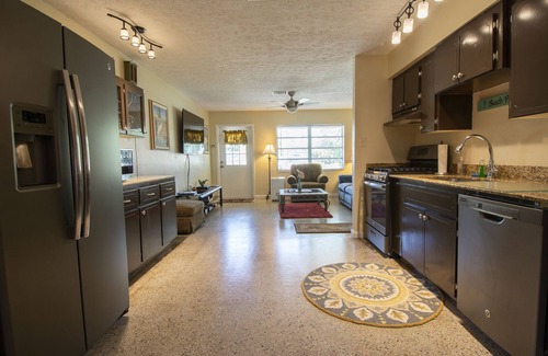 Jensen Beach Cottage | Beautiful little two bedroom cottage in scenic Jensen Beach.