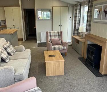 Hunstanton Cabin | Beautiful Lodge With Decking In Hunstanton At Manor Park Ref 23195K