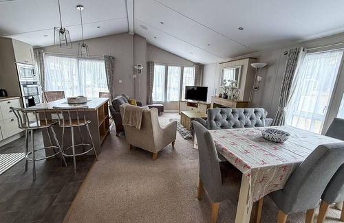 Hopton Cabin | Beautiful lodge with decking in Norfolk, at Breydon Water Park ref 10045B
