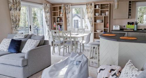 Corton Other | Beautiful Lodge With Decking At Azure Seas In Suffolk, Sleeps 6 Ref 32217Og