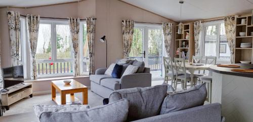 Corton Other | Beautiful Lodge With Decking At Azure Seas In Suffolk, Sleeps 6 Ref 32217Og