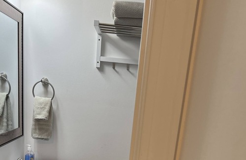 Hickory House | Beautiful loft centrally located in Hickory, 7 minutes to Fry Regional Medical .