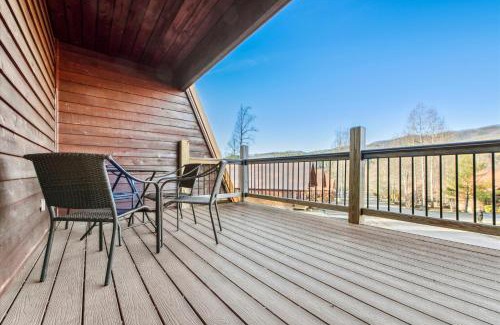 White Oak Lodge Apartment | Beautiful Lofted Condo, Centrally Located