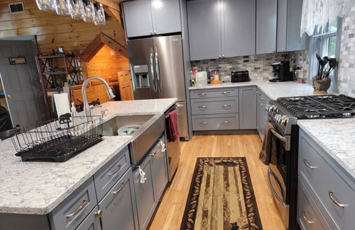 South Effingham Cabin | Beautiful log cabin on clear serene Province Lake with private beach.