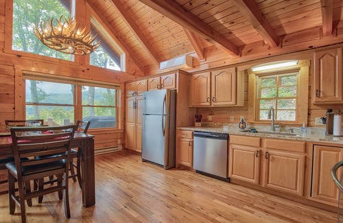 Maggie Valley Cabin | Beautiful Log Cabin with Panoramic Views
