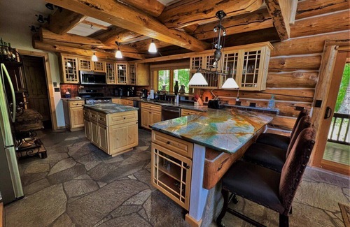 Purgatory Cabin | Beautiful Log Cabin 2 Miles to Purgatory Resort with Hot Tub