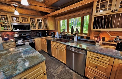 Purgatory Cabin | Beautiful Log Cabin 2 Miles to Purgatory Resort with Hot Tub