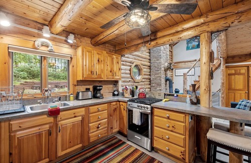 East Wakefield Cabin | Beautiful Log Cabin on Belleau Lake-All 4 Seasons! 2900 sq ft; Beach-3 min walk!