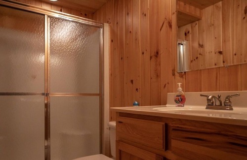 Arkdale House | Beautiful Log Cabin Style House 10 min from Petenwell Lake