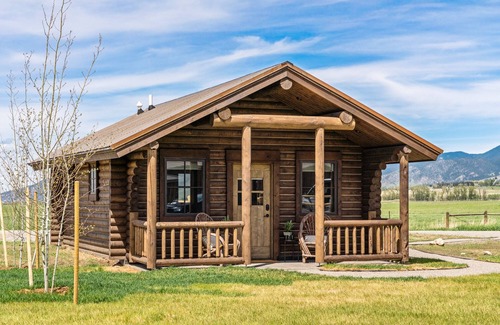 Livingston Cabin | Beautiful Log Cabin in the Heart of Paradise Valley, Montana