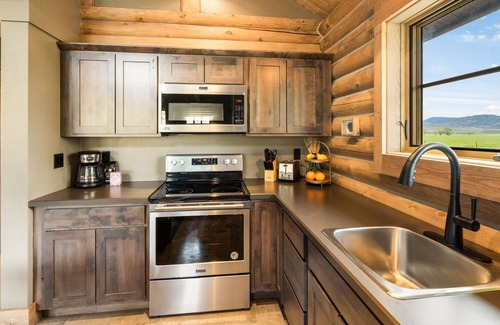 Livingston Cabin | Beautiful Log Cabin Near Yellowstone Park